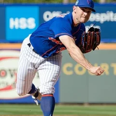 David Robertson (baseball) height profile photo