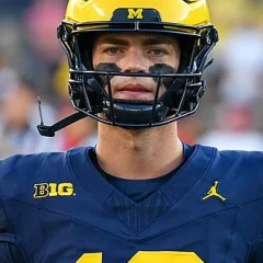 Davis Warren height profile photo