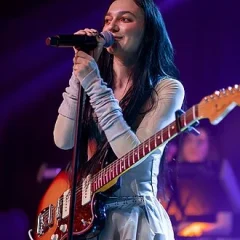 Daya (singer) height profile photo