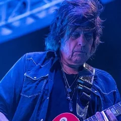 Dean DeLeo height profile photo