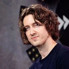 Dean Lewis height profile photo