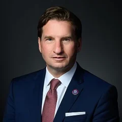Dean Phillips height profile photo