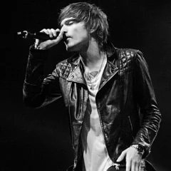 Denis Stoff height profile photo