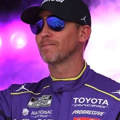 Denny Hamlin height profile photo