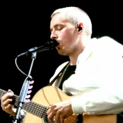 Dermot Kennedy height profile photo