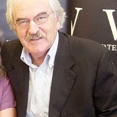 Des Lynam height profile photo