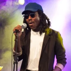 Dev Hynes height profile photo