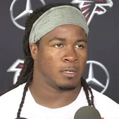 Devonta Freeman height profile photo