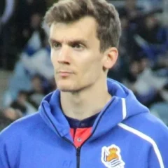 Diego Llorente height profile photo