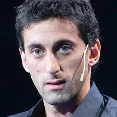 Diego Milito height profile photo