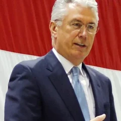 Dieter F. Uchtdorf height profile photo