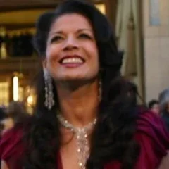 Dina Eastwood height profile photo