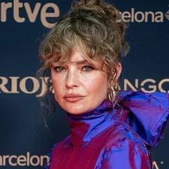 Dolores Fonzi height profile photo