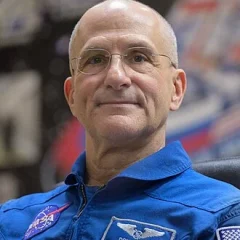 Donald Pettit height profile photo