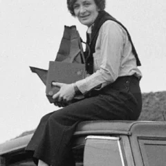 Dorothea Lange height profile photo