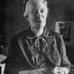 Dorothy Day height profile photo