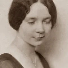 Dorothy L. Sayers height profile photo