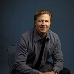 Doug Pitt height profile photo