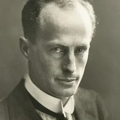 Douglas Mawson height profile photo
