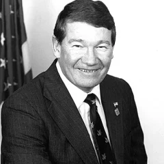 Duke Cunningham height profile photo
