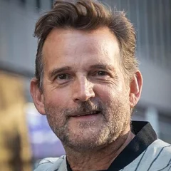 Dwier Brown height profile photo