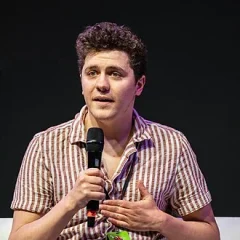 Dylan Llewellyn height profile photo