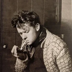 Dylan Thomas height profile photo