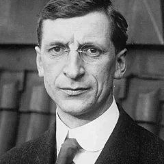 Éamon de Valera height profile photo