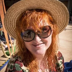 Eddi Reader height profile photo