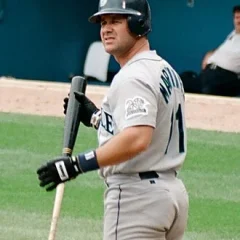 Edgar Martínez height profile photo