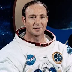 Edgar Mitchell height profile photo