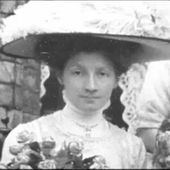 Edith Pretty height profile photo
