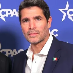 Eduardo Verástegui height profile photo