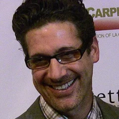 Eduardo Xol height profile photo