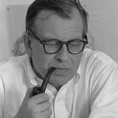 Eero Saarinen height profile photo