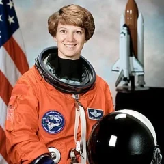 Eileen Collins height profile photo