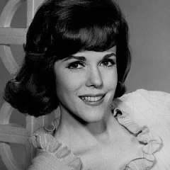Eileen Fulton height profile photo