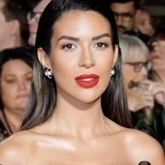 Ekin-Su Cülcüloğlu height profile photo