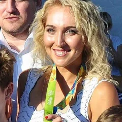 Elena Vesnina height profile photo