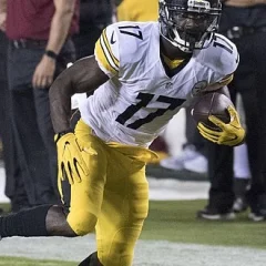 Eli Rogers height profile photo