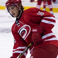 Elias Lindholm height profile photo