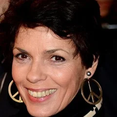 Élizabeth Bourgine height profile photo