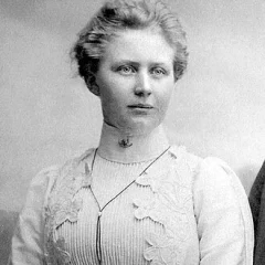Elizabeth Christ Trump height profile photo