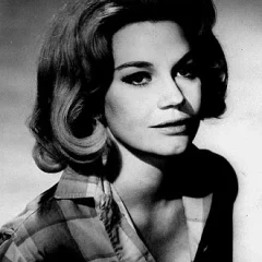 Elizabeth MacRae height profile photo