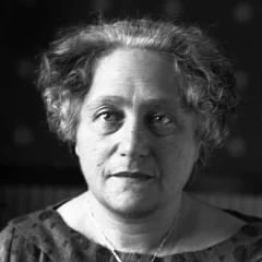 Elsa Einstein height profile photo