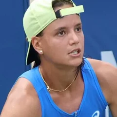 Emiliana Arango height profile photo