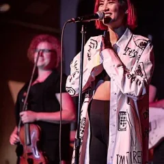 Emmalyn (singer) height profile photo