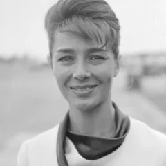 Emmanuelle Riva height profile photo