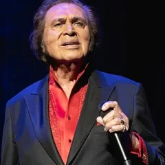 Engelbert Humperdinck (singer) height profile photo