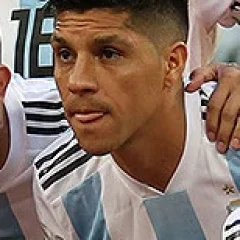 Enzo Pérez height profile photo